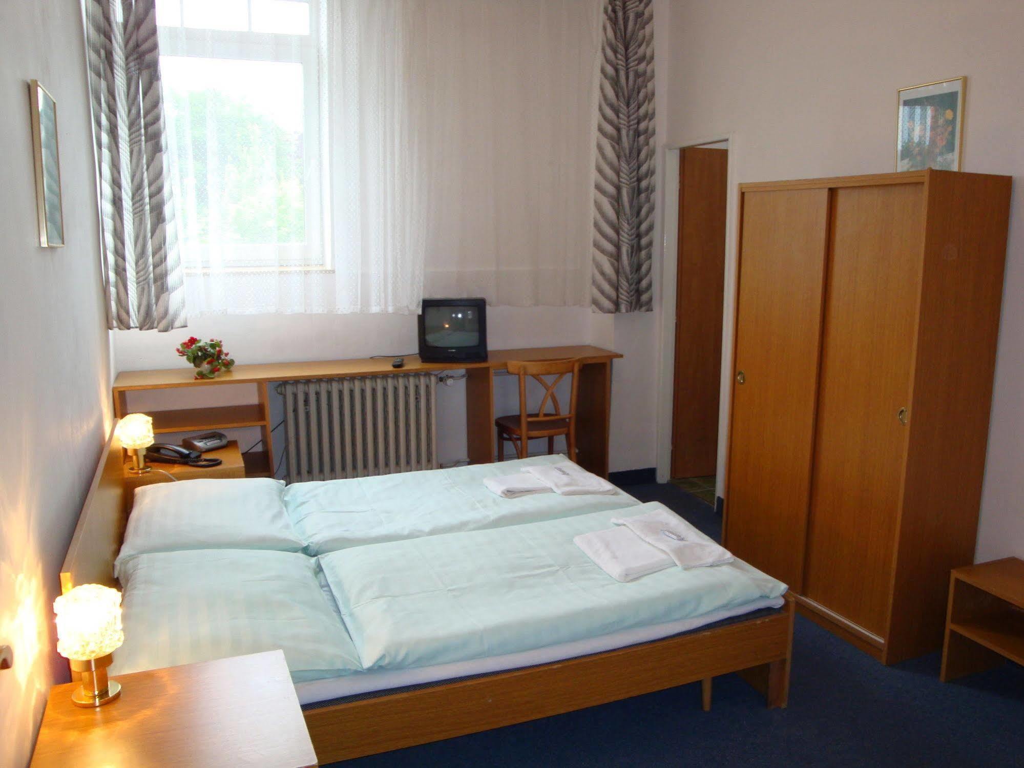 Skalka Hotel Praha Bagian luar foto